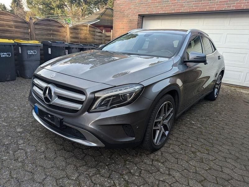 Gebraucht Mercedes GLA220 170 PS (125 kW) 2015 Grau SUV