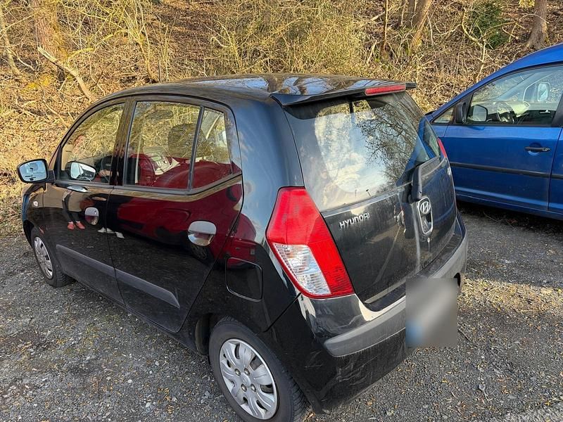 Gebraucht Hyundai i10 67 PS (49 kW) 2010 Schwarz Kleinwagen