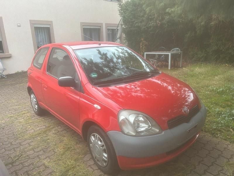 Rot Gebraucht 1999 Toyota Yaris Kleinwagen | 1.500 € (Fairer Preis) - Bild 1/4