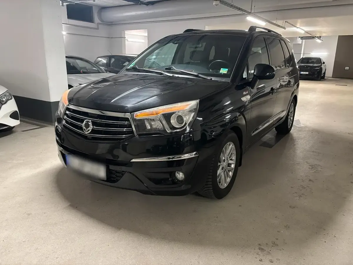 Gebraucht SsangYong Rodius 155 PS (114 kW) 2014 Schwarz Van / Kleinbus