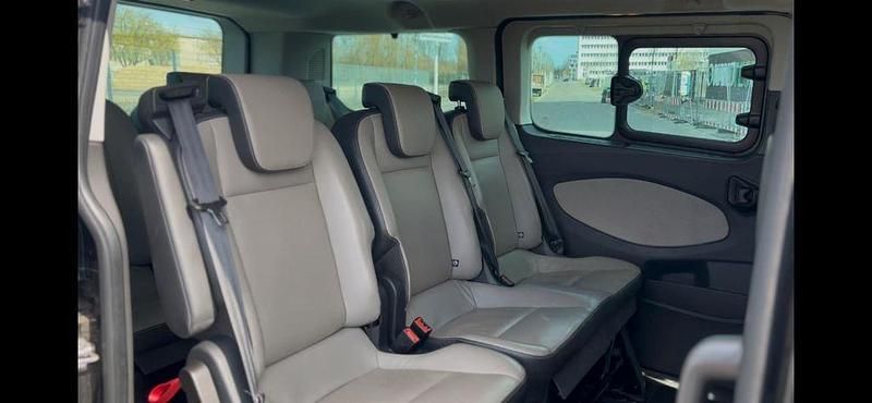 Gebraucht Ford Tourneo 170 PS (125 kW) 2016 Schwarz Van / Kleinbus