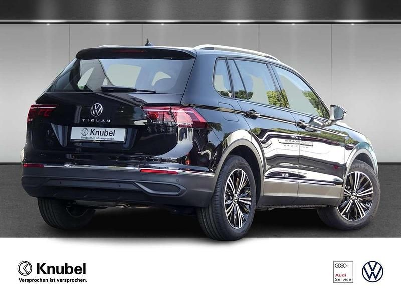 Gebraucht VW Tiguan Active 150 PS (110 kW) 2023 Deep black perleffekt SUV