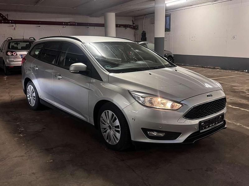 Gebraucht Ford Focus 120 PS (88 kW) 2018 Silber Kombi
