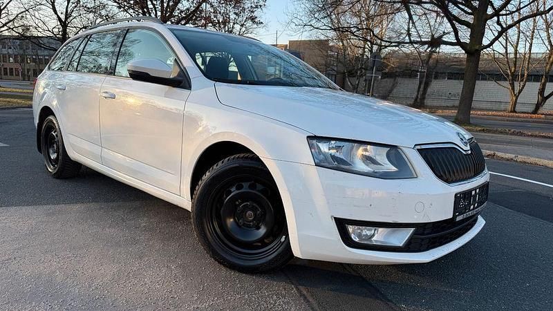Gebraucht Skoda Octavia Ambition 110 PS (80 kW) 2016 Weiß Kleinwagen