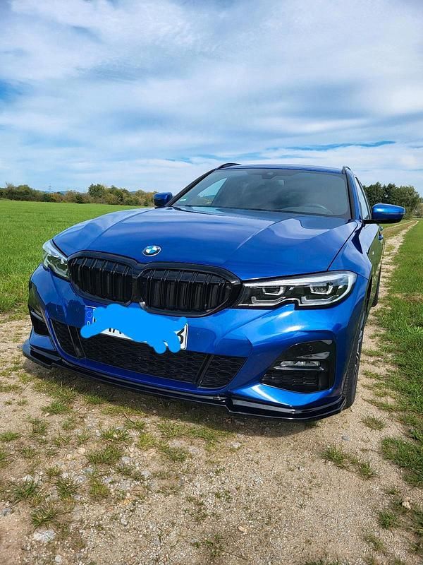 Blau Gebraucht 2022 BMW 318 M Sport Kombi | 31.500 € (Guter Preis) - Bild 1/4