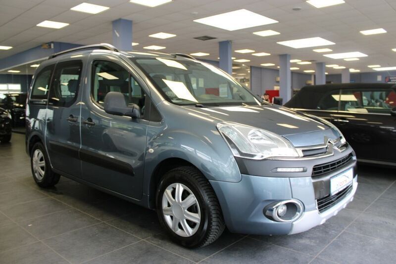 Blau Gebraucht 2012 Citroën Berlingo Attraction Van / Kleinbus | 7.980 € (Teuer) - Bild 1/4
