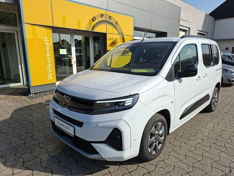 Gebraucht Opel Combo Life 131 PS (96 kW) 2024 Weiß Van / Kleinbus