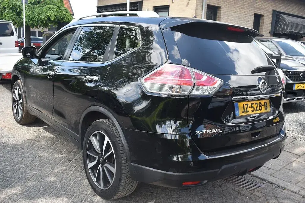 Gebraucht Nissan X-Trail N-Connecta 163 PS (119 kW) 2016 Schwarz SUV