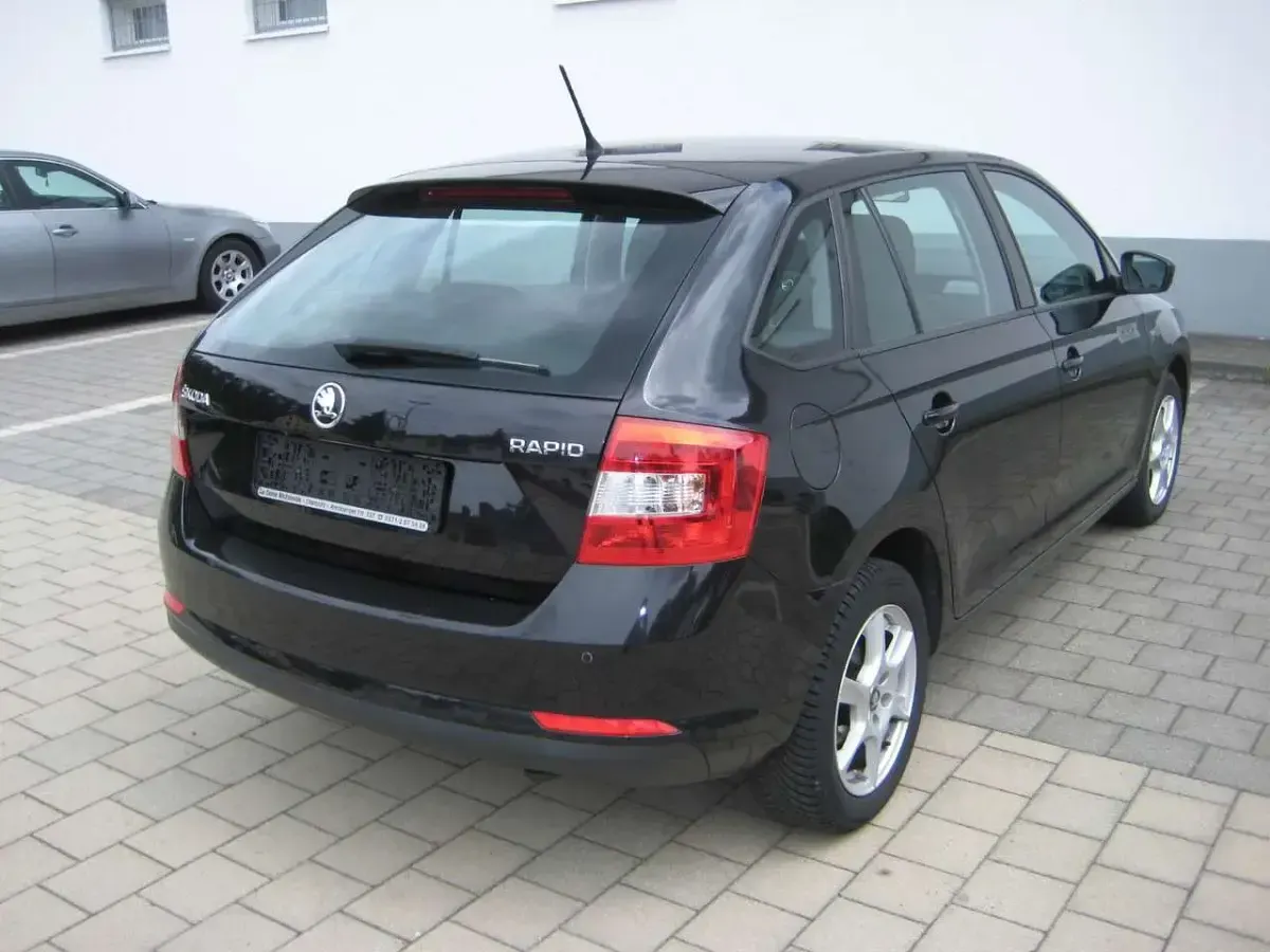 Gebraucht Skoda Rapid Ambition 86 PS (63 kW) 2015 Cerna magic/black magic Kleinwagen