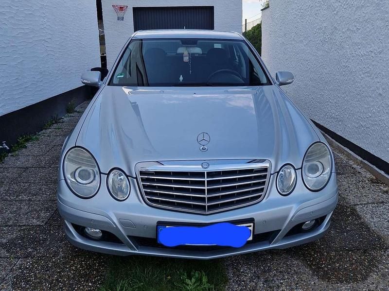 Silber Gebraucht 2007 Mercedes E200 Classic Limousine | 6.800 € - Bild 1/4