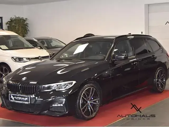 Gebraucht BMW 330 M Sport 286 PS (210 kW) 2022 Black sapphire metallic Kombi