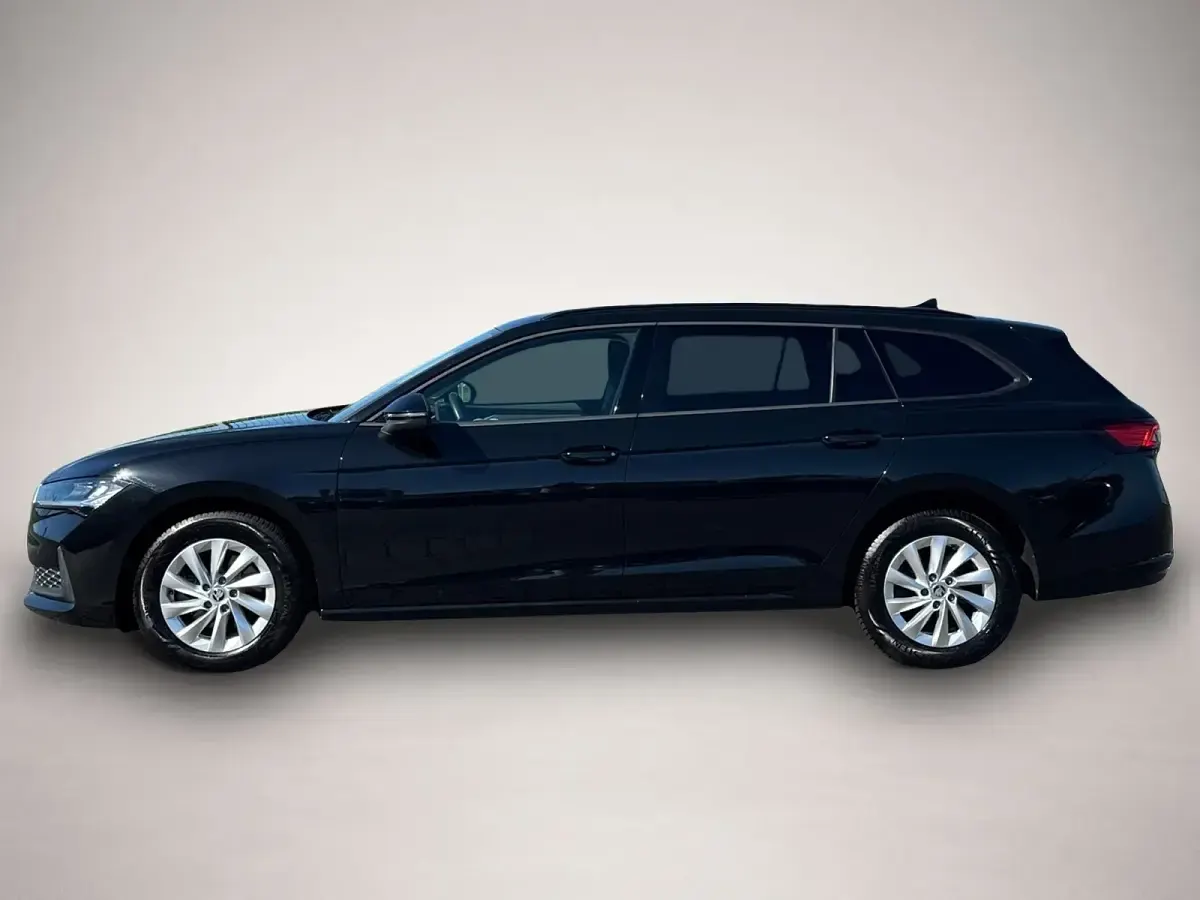 Gebraucht Skoda Superb 150 PS (110 kW) 2025 Schwarz Kombi