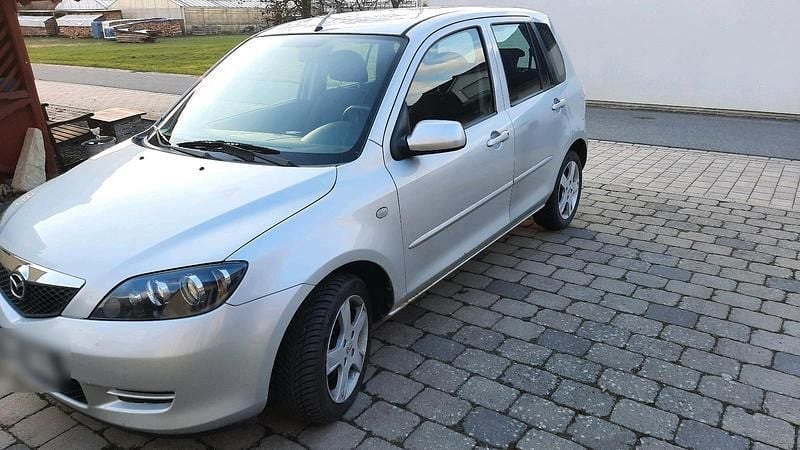 Gebraucht Mazda 2 80 PS (58 kW) 2009 Silber Kleinwagen