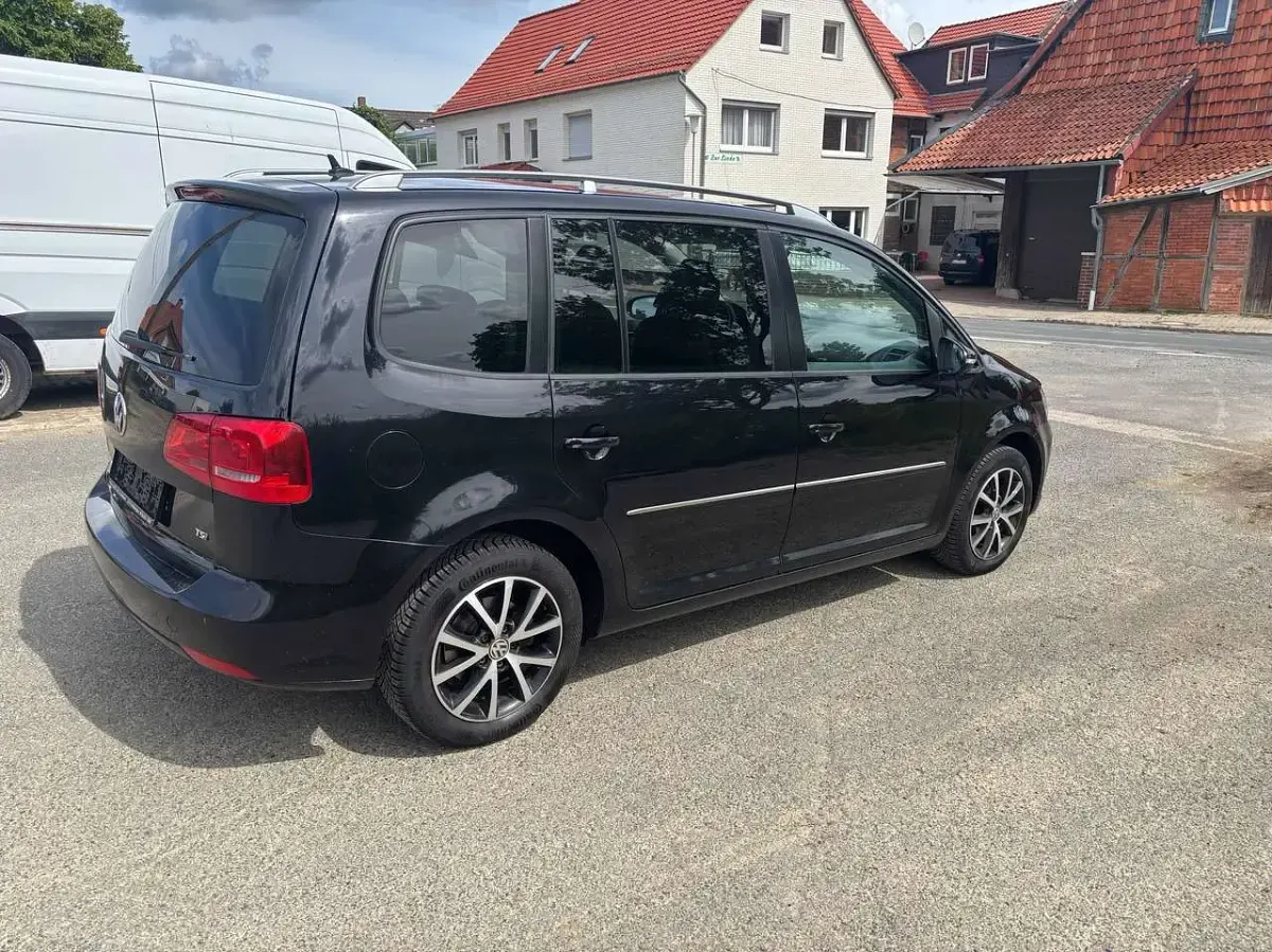 Gebraucht VW Touran Highline 140 PS (102 kW) 2010 Deep black perleffekt Van / Kleinbus