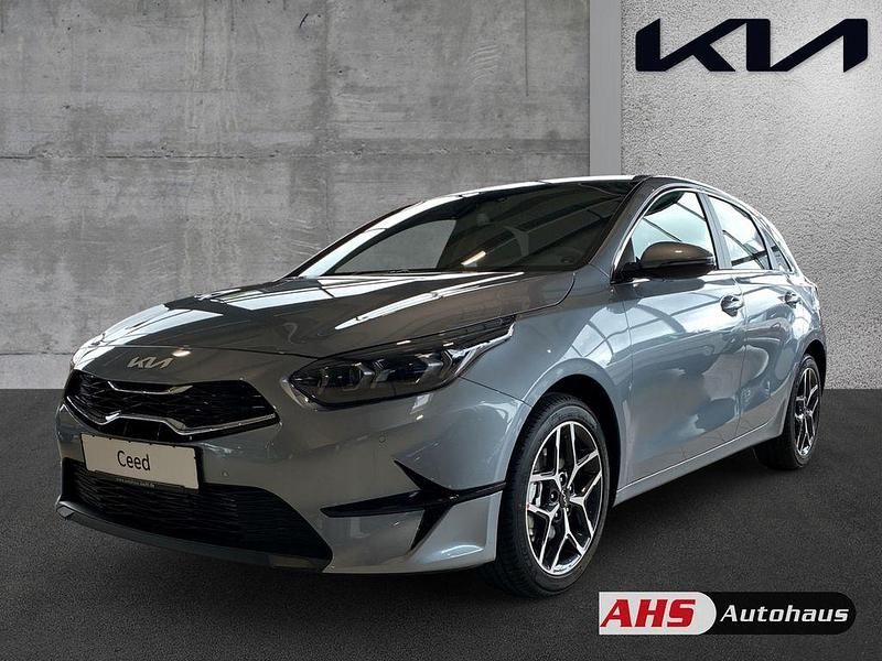 Neu Kia Ceed Style 140 PS (102 kW) 2025 Silber Kleinwagen