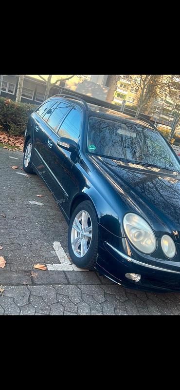 Gebraucht Mercedes E240 177 PS (130 kW) 2004 Schwarz Kombi