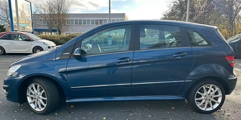 Gebraucht Mercedes B180 116 PS (85 kW) 2010 Blau Van / Kleinbus