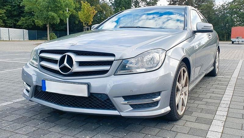 Silber Gebraucht 2012 Mercedes C180 Style Coupé | 11.500 € (Teuer) - Bild 1/4