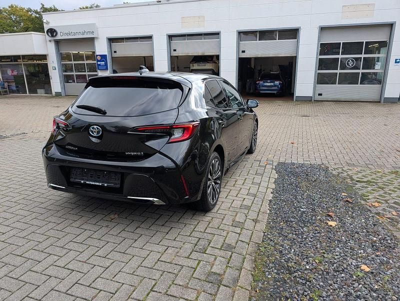 Gebraucht Toyota Corolla Team 140 PS (102 kW) 2023 Mysticschwarz mica Limousine