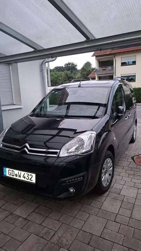 Schwarz Gebraucht 2016 Citroën Berlingo SELECTION Van / Kleinbus | 10.300 € (Fairer Preis) - Bild 1/4