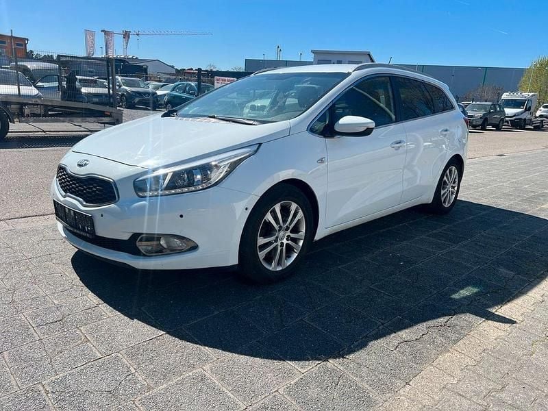 Gebraucht Kia Ceed DREAM-TEAM Edition 128 PS (94 kW) 2014 Weiß Kleinwagen