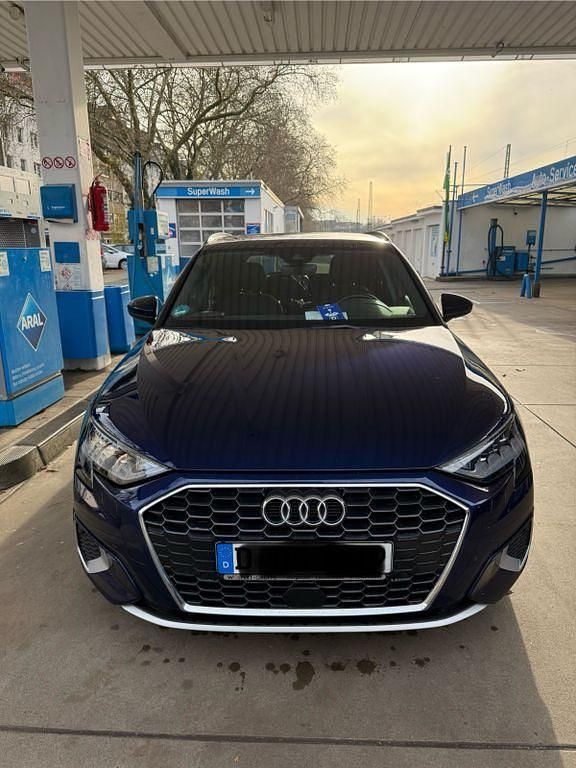Gebraucht Audi A3 Advanced 116 PS (85 kW) 2023 Blau Limousine