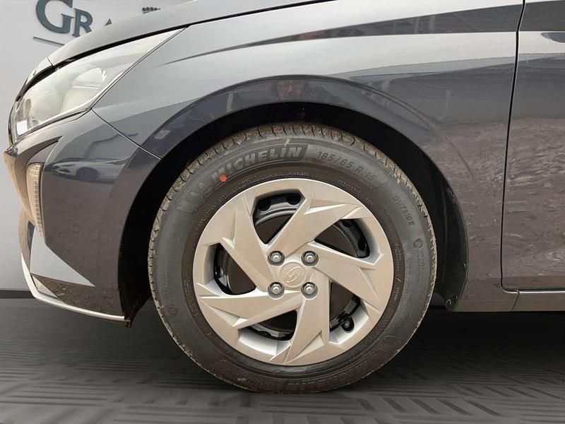 Gebraucht Hyundai i20 Select 101 PS (74 kW) 2025 Aurora grey / met Limousine