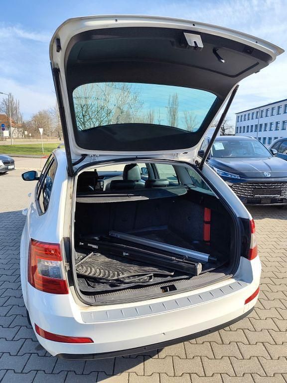 Gebraucht Skoda Octavia Ambition 150 PS (110 kW) 2014 Weiß Kleinwagen
