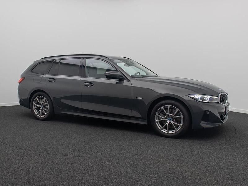 Gebraucht BMW 330e Sport Line 292 PS (214 kW) 2022 Bmw individual dravitgrauc36 Kombi