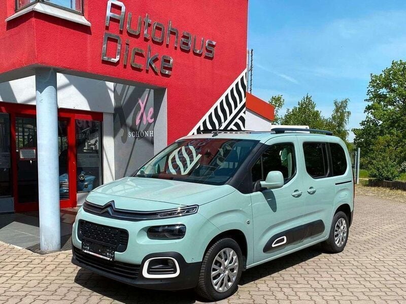 Gruen devon Gebraucht 2018 Citroën Berlingo Shine Van / Kleinbus | 19.990 € (Teuer) - Bild 1/4