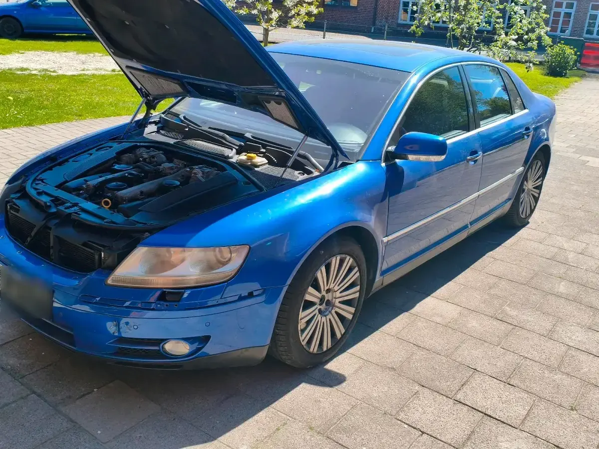 Usata VW Phaeton 313 CV (230 kW) 2005 Blu Berlina