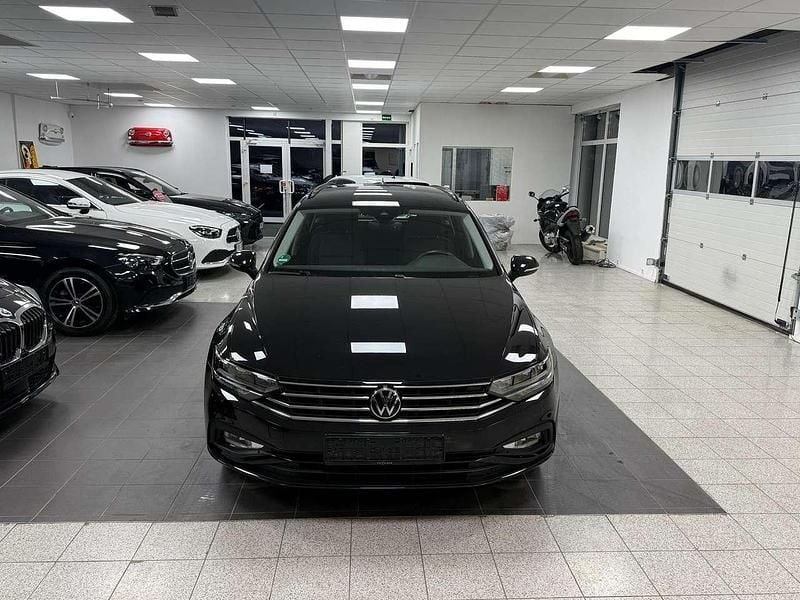 Gebraucht VW Passat Conceptline 200 PS (147 kW) 2021 Deep black perleffekt Kombi