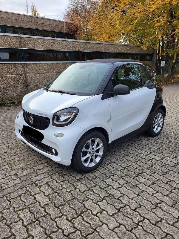 Weiß Gebraucht 2017 Smart ForTwo Coupé Coupé | 6.300 € - Bild 1/4