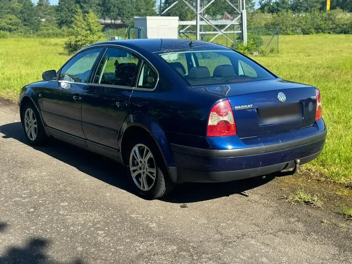 Gebraucht VW Passat 101 PS (74 kW) 2004 Blau Limousine
