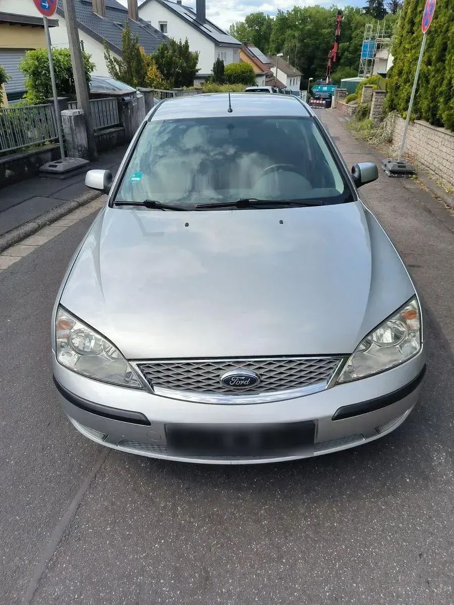 Gebraucht Ford Mondeo Ambiente 131 PS (96 kW) 2005 Silber Limousine