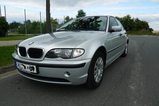 Gebraucht BMW 318 114 PS (83 kW) 2002 Silber metallic Limousine