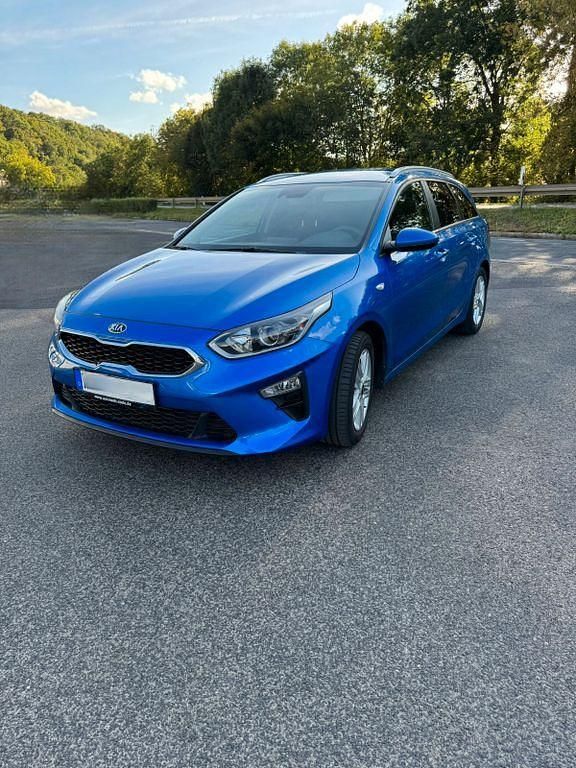 Blau Gebraucht 2021 Kia Ceed Sportswagon Kombi | 16.900 € (Superpreis) - Bild 1/4
