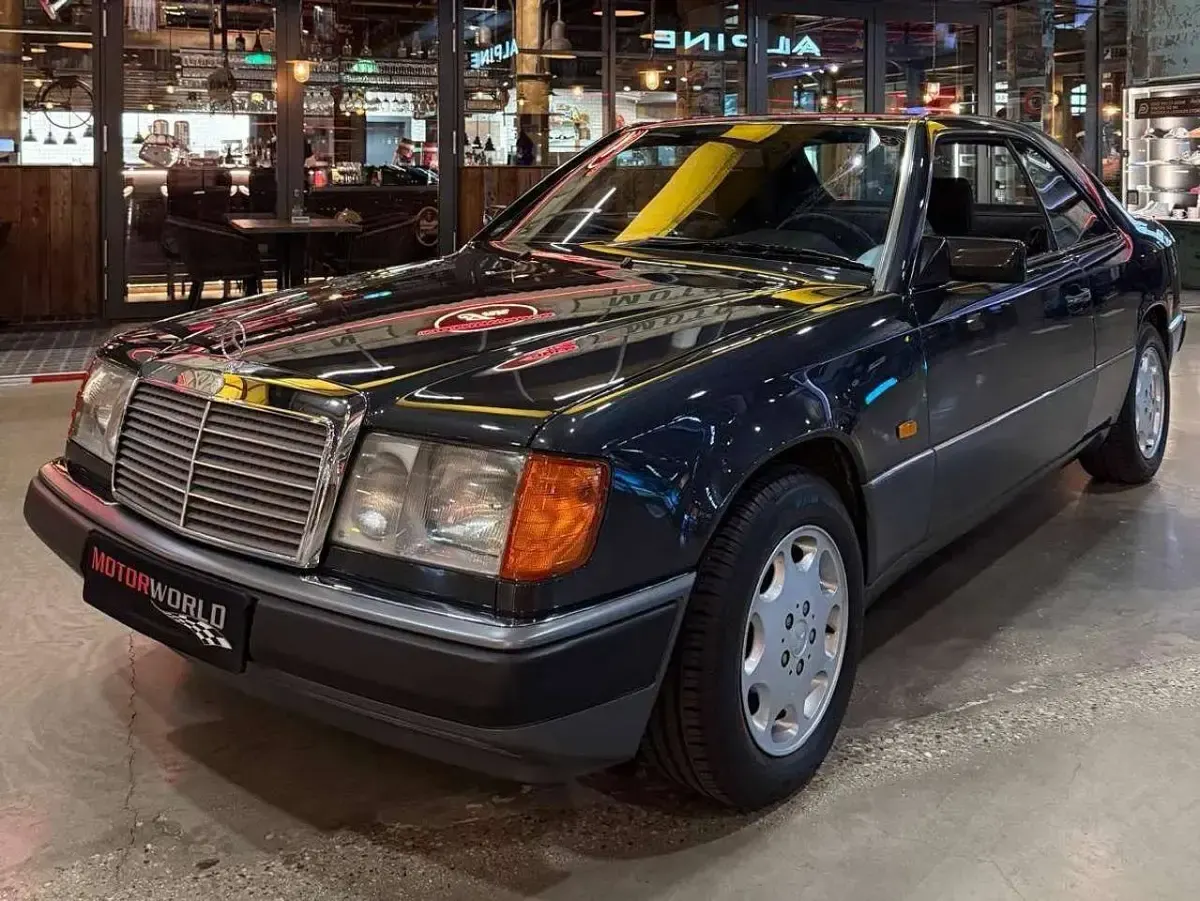 Gebraucht Mercedes 200 118 PS (86 kW) 1992 199 u blauschwarz metallic Coupé