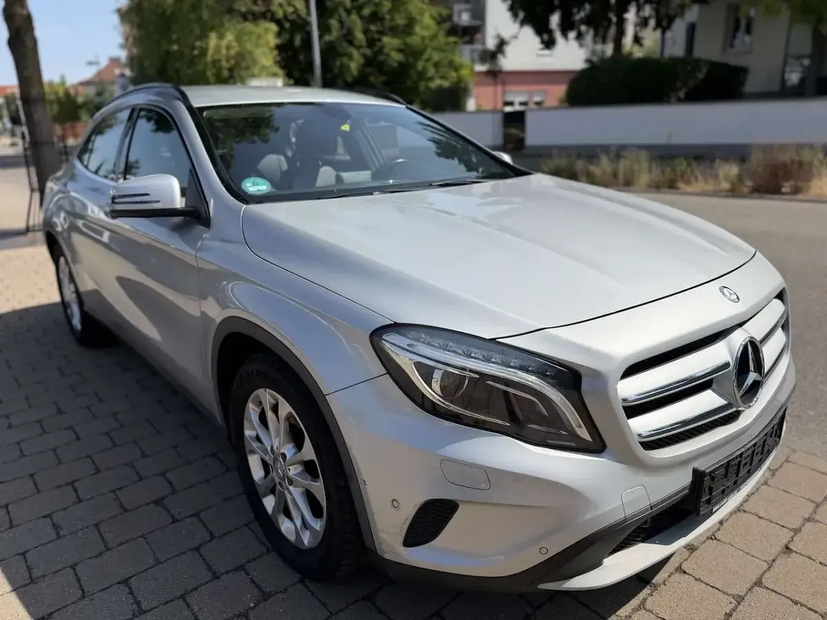Gebraucht Mercedes GLA200 156 PS (114 kW) 2014 Silber SUV