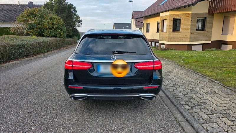 Gebraucht Mercedes E220 194 PS (142 kW) 2016 Grün Kombi