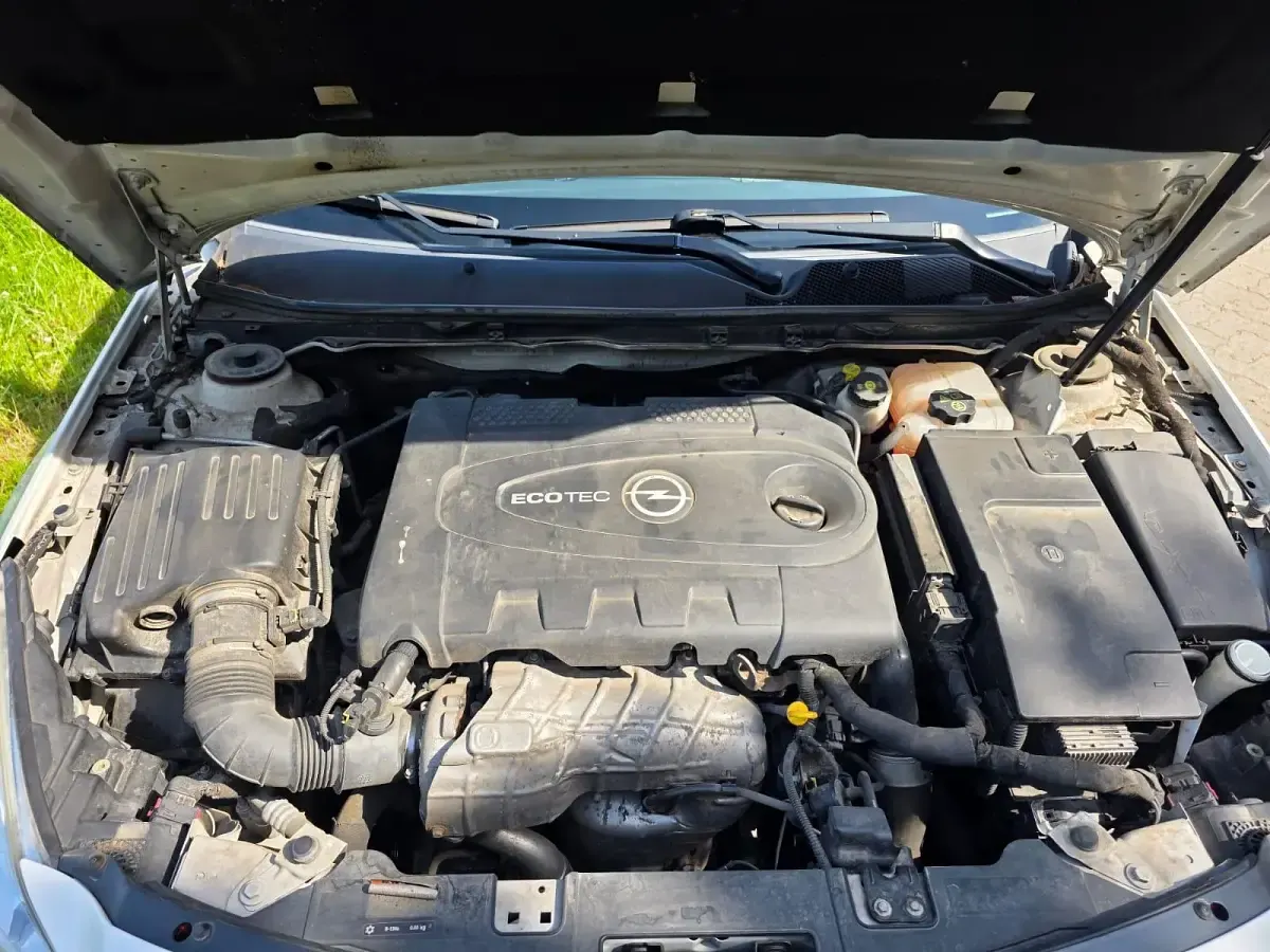 Gebraucht Opel Insignia 160 PS (117 kW) 2012 Weiß Kombi