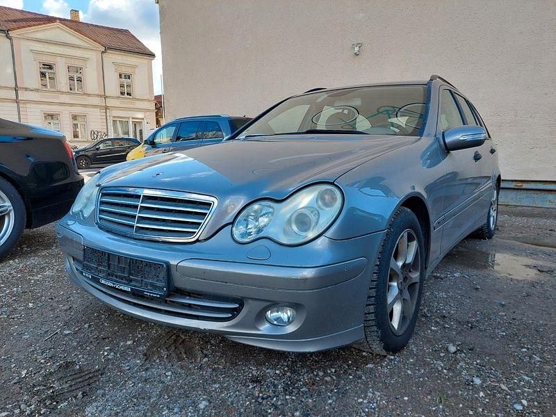 Grau Gebraucht 2005 Mercedes C220 Classic Limousine | 2.290 € (Guter Preis) - Bild 1/4