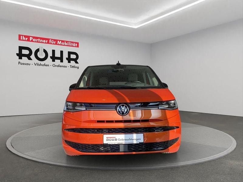 Gebraucht VW Multivan Life 204 PS (150 kW) 2023 Energetic orange metallic Van