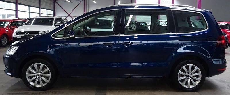 Gebraucht VW Sharan Highline 150 PS (110 kW) 2021 Blau Van / Kleinbus