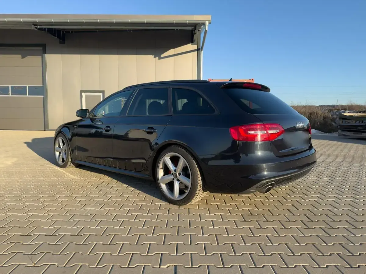 Używany Audi A4 245 KM (180 kW) 2012 Niebieski Kombi