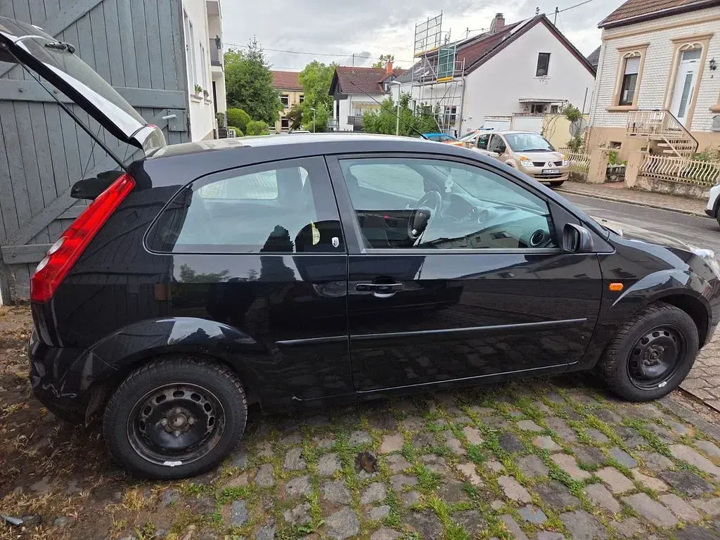 Gebraucht Ford Fiesta Ghia 101 PS (74 kW) 2006 Schwarz Kleinwagen