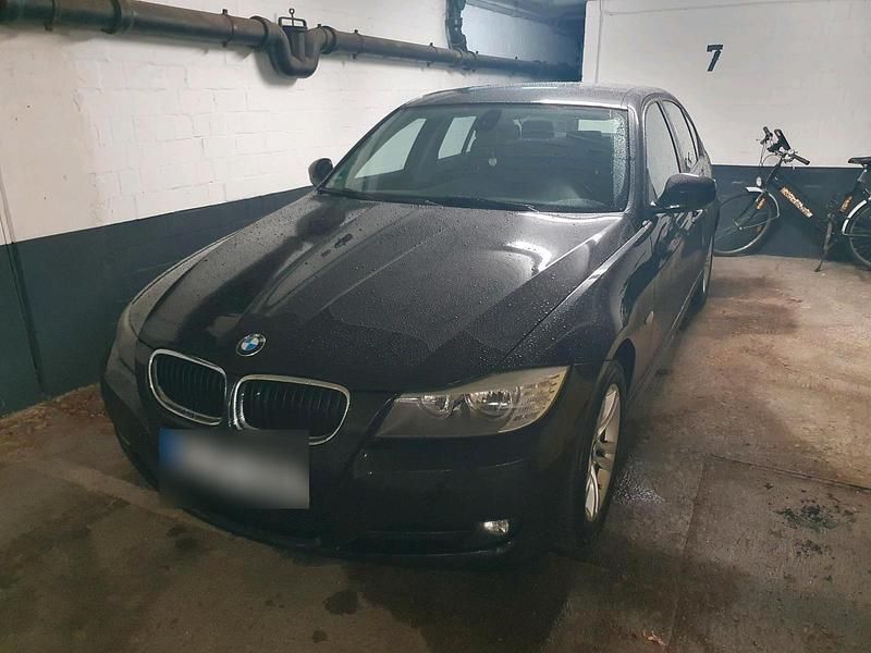 Gebraucht BMW 318 2011 Schwarz Limousine