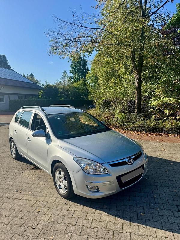 Silber Gebraucht 2008 Hyundai i30 Kombi | 1.998 € (Guter Preis) - Bild 1/4