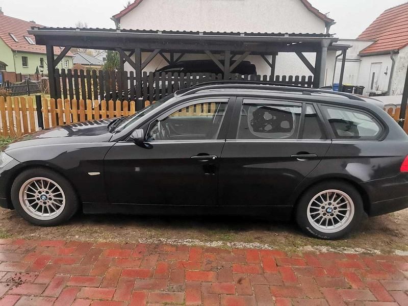 Schwarz Gebraucht 2009 BMW 318 Kombi | 5.000 € (Fairer Preis) - Bild 1/4