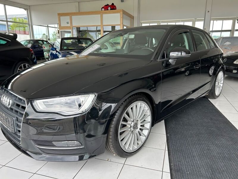 Schwarz Gebraucht 2016 Audi A3 Sportback Attraction Limousine | 12.200 € (Guter Preis) - Bild 1/4
